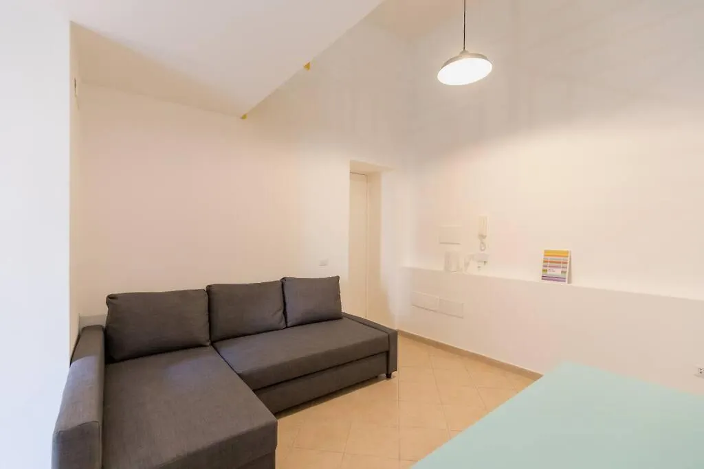 Apartment Colored House 2 Near Corso Umberto Naples