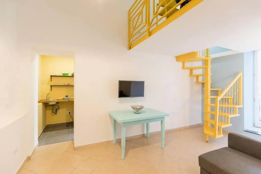 Apartment Colored House 2 Near Corso Umberto Naples Italy
